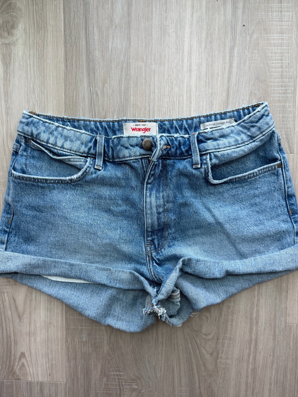 Wrangler Denim Rolled-Hem Mid-Rise Vintage Shorts